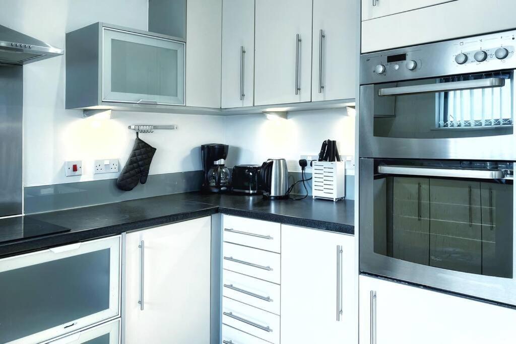 شقة New Luxurious And Business Apt سوانسي المظهر الخارجي الصورة